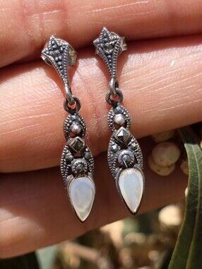 Gorgeous solid 925 sterling silver Art Deco marcasite mother or pearl earrings